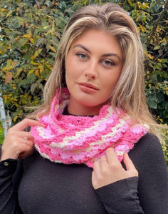 Super warm and chunky infinity scarf in 'raspberry ripple'. Handmade & unique.